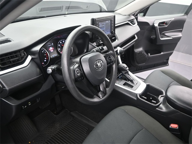 2022 Toyota RAV4 LE photo 3