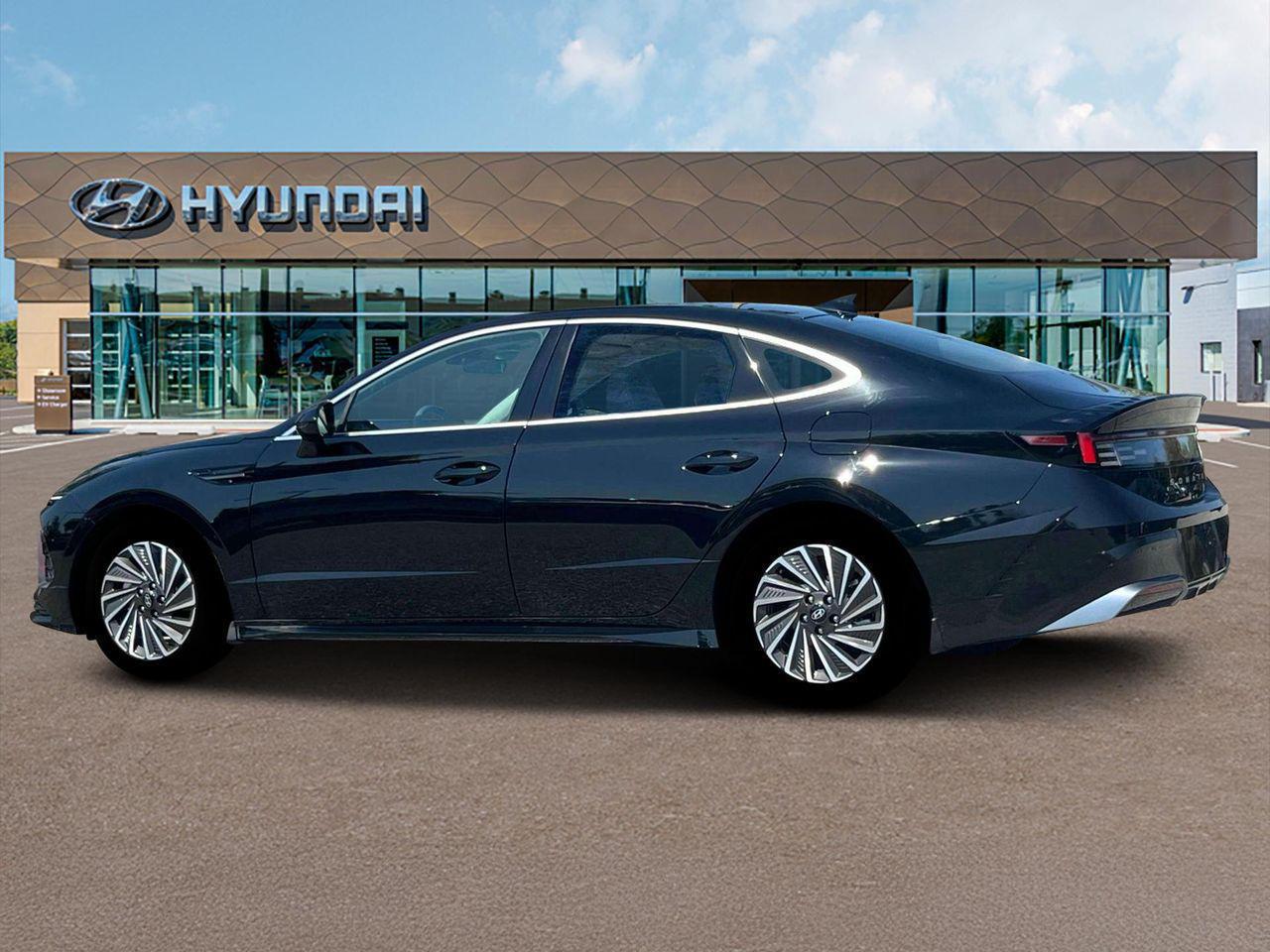 2025 Hyundai Sonata Hybrid SEL photo 3
