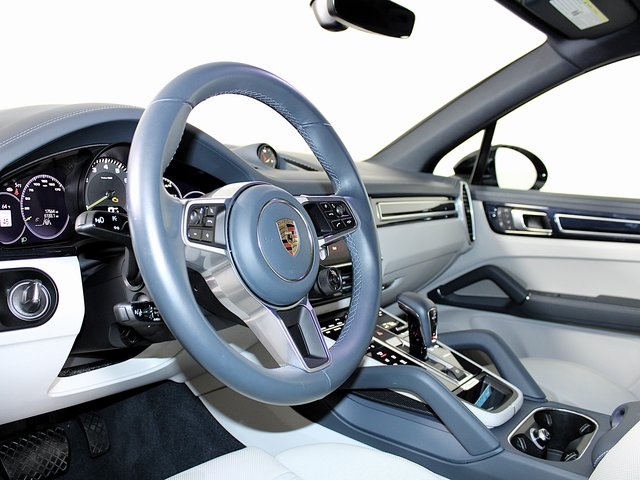 2023 Porsche Cayenne E-Hybrid Platinum Edition photo 3