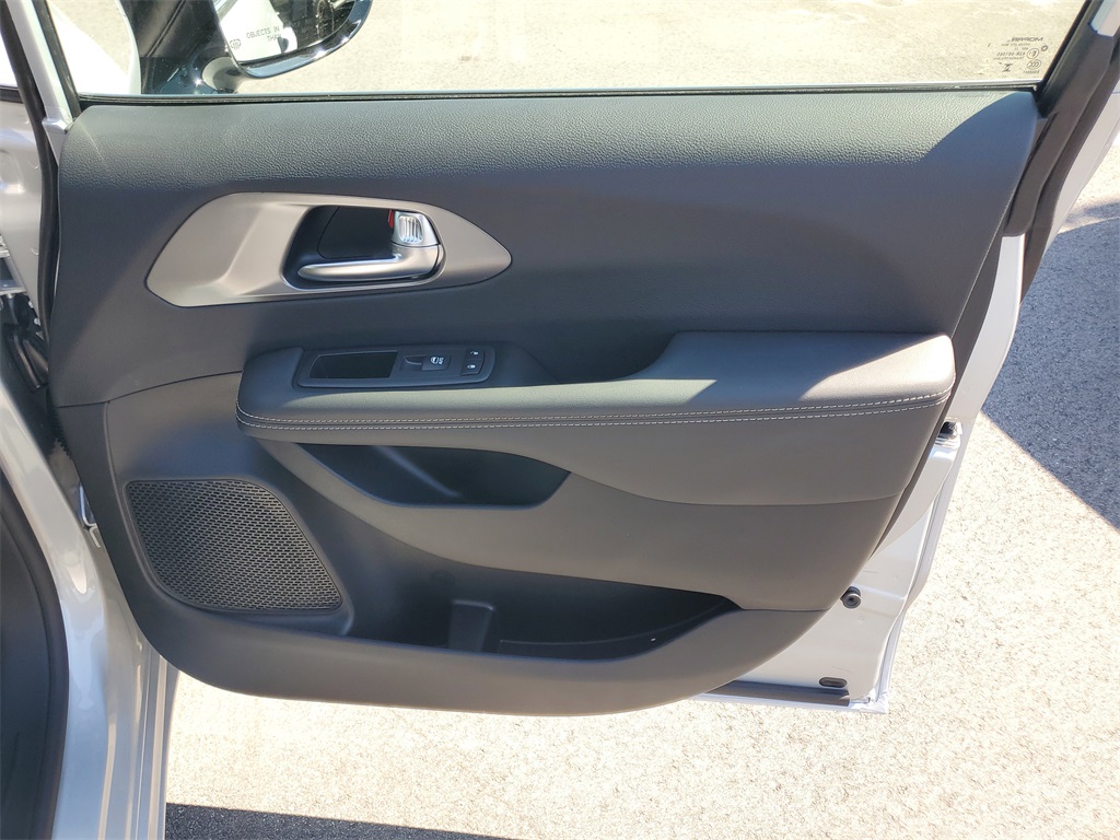 2026 Chrysler Voyager LX photo 32