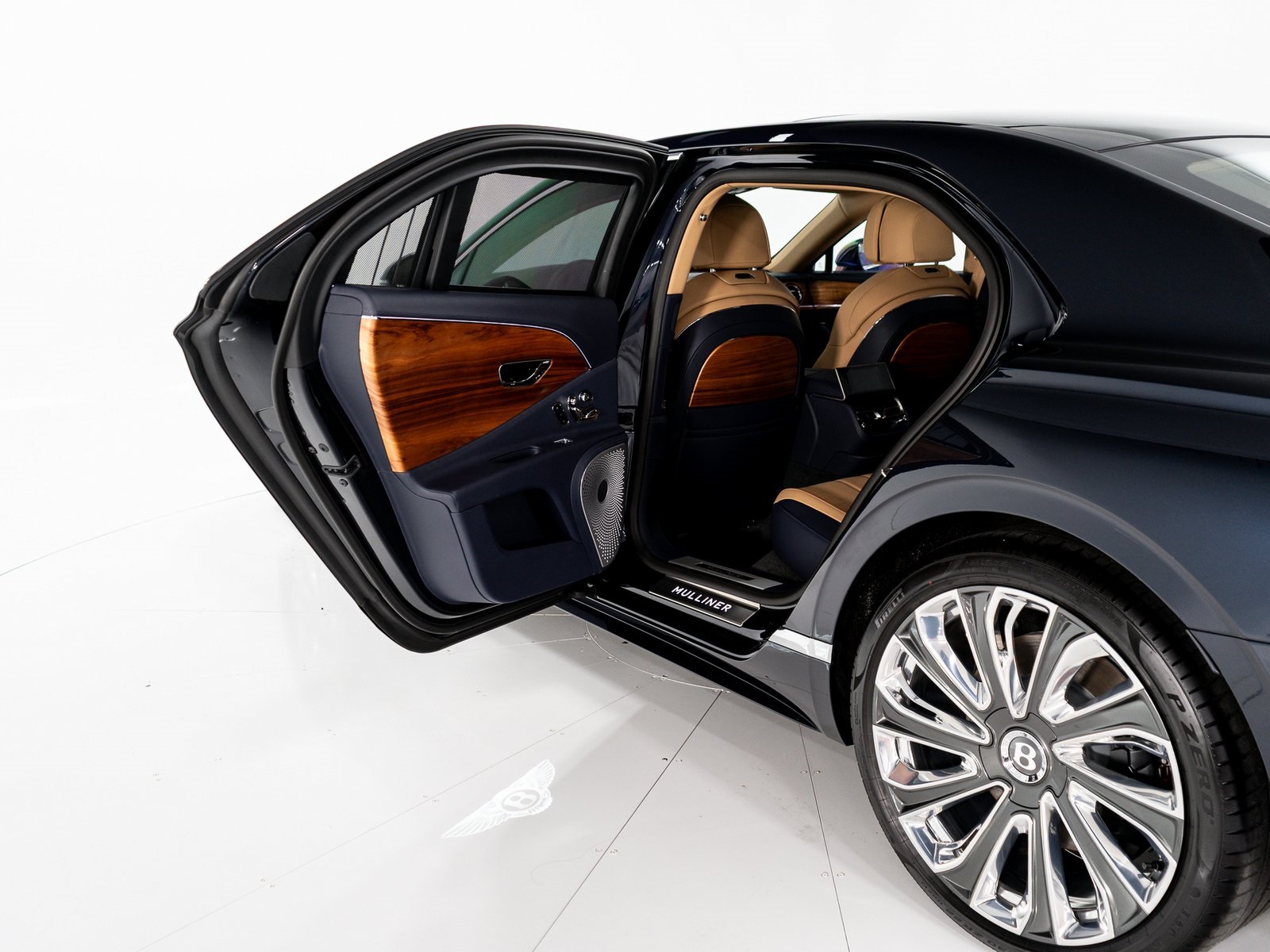 2025 Bentley Flying Spur Mulliner photo 16