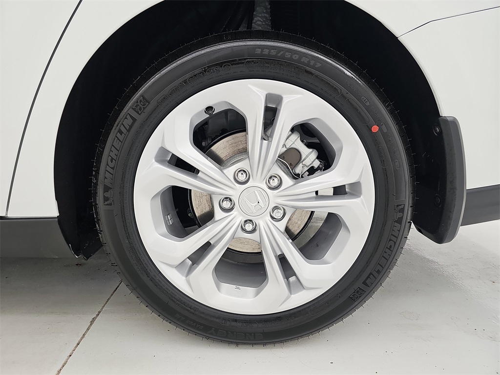 2025 Honda Accord LX photo 32