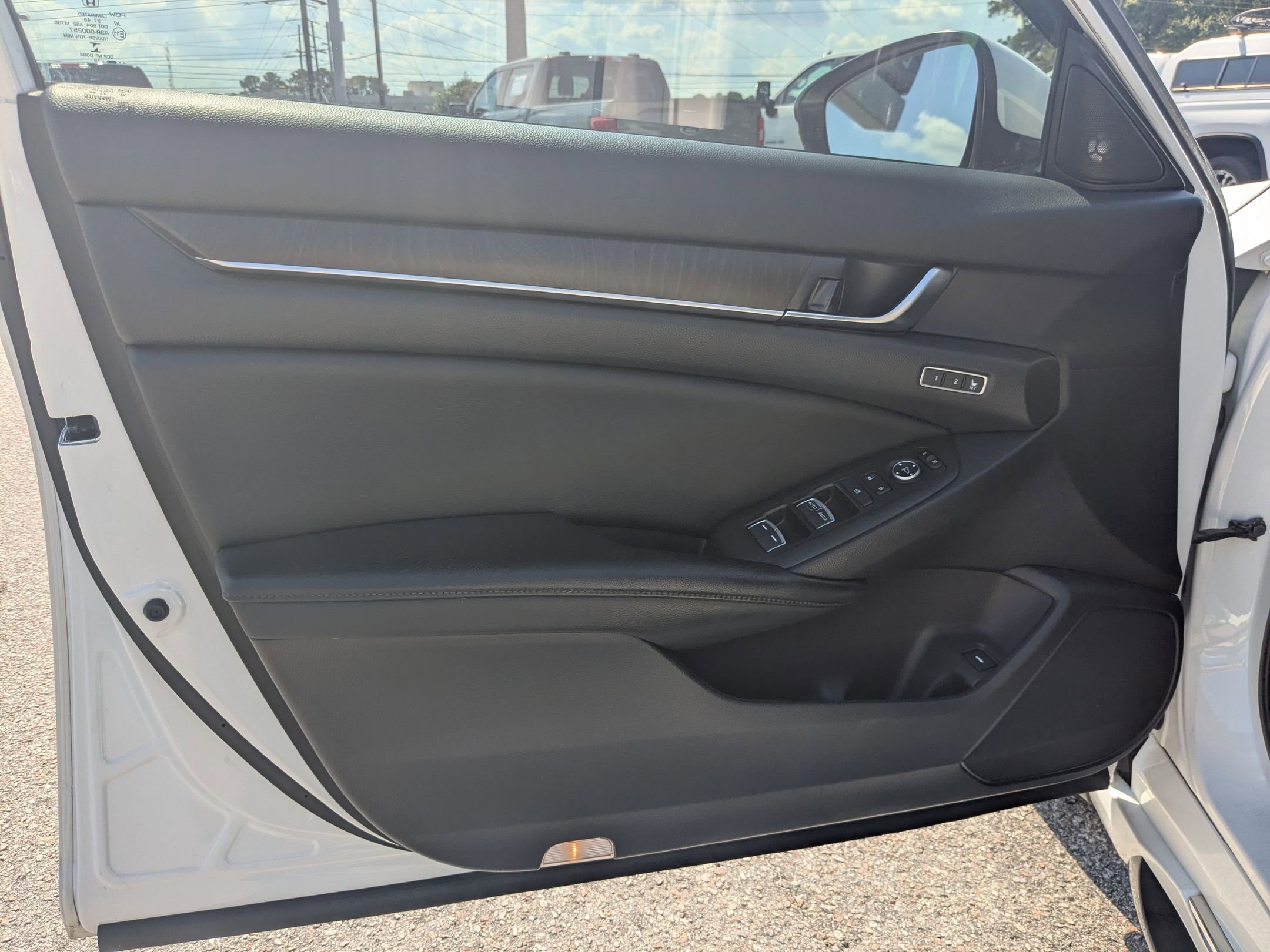 2018 Honda Accord Touring 2.0T photo 11