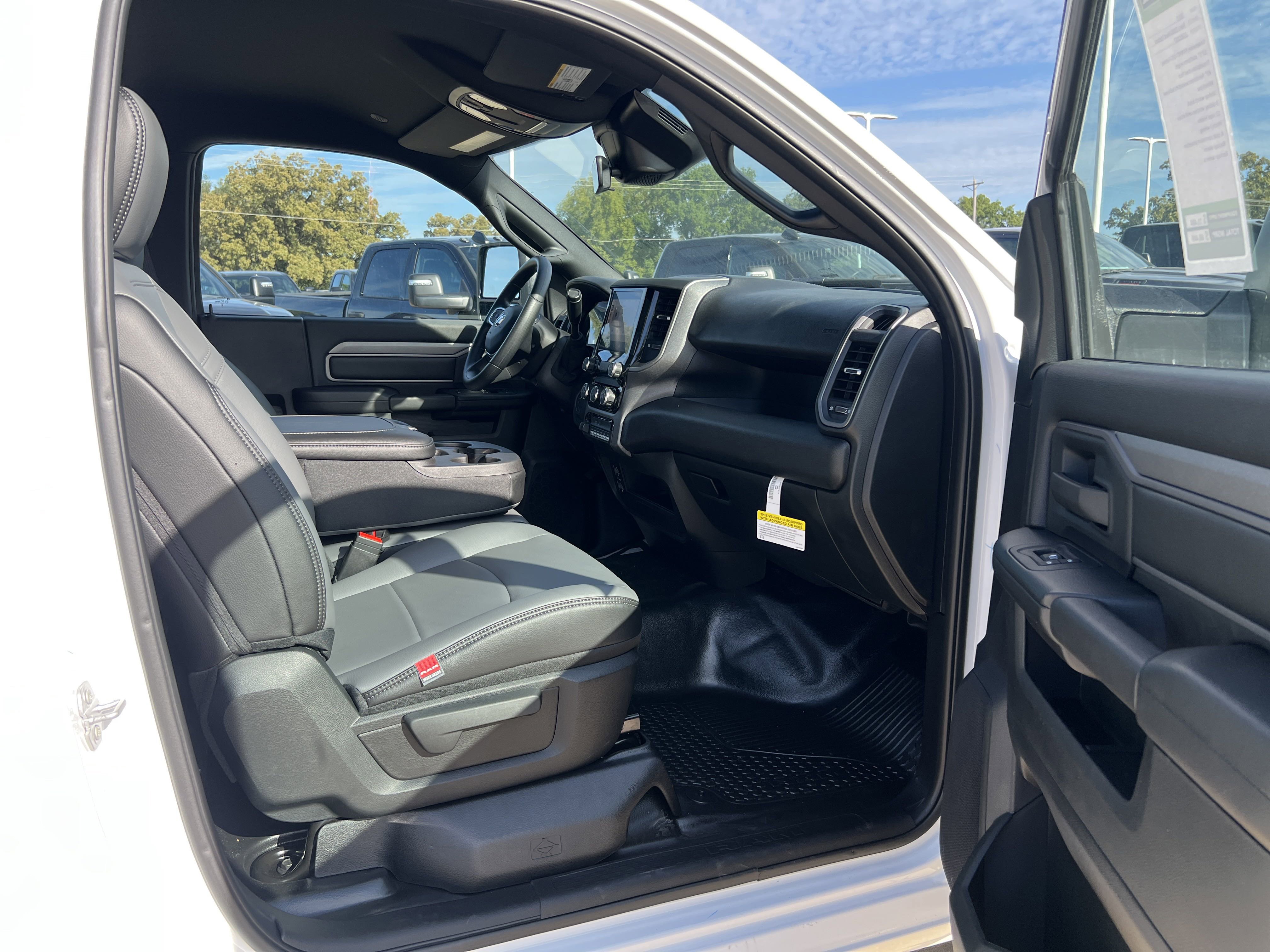 2025 Ram 3500 Tradesman photo 3