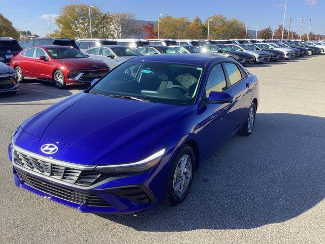 2026 Hyundai Elantra SE's photo