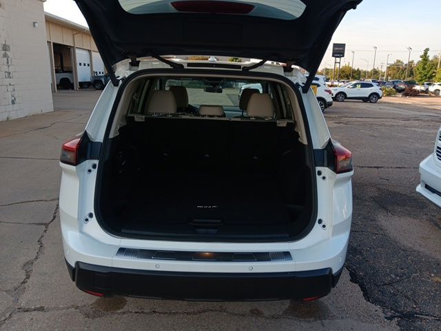 2025 Nissan Rogue SV photo 25