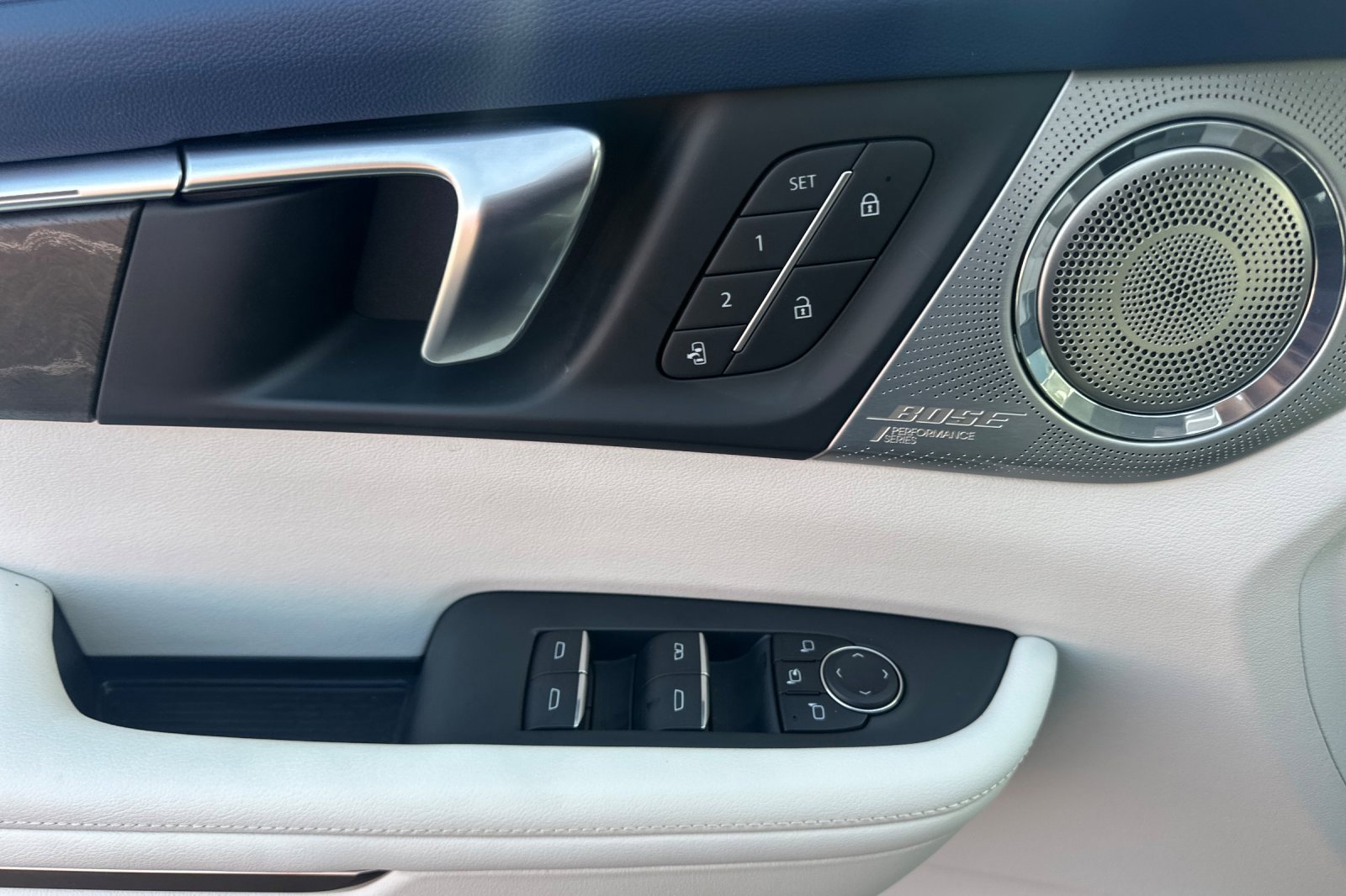 2025 Buick Enclave Avenir photo 12