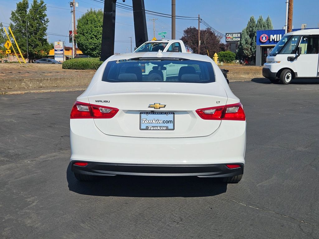 2018 Chevrolet Malibu 1LT photo 3