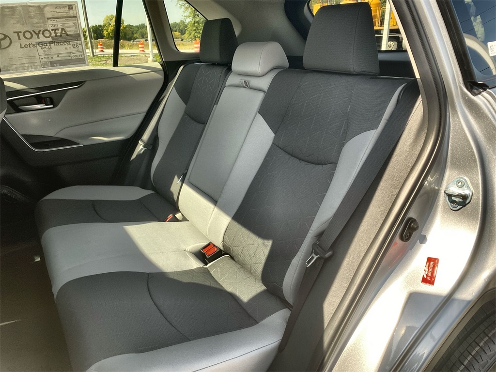 2025 Toyota RAV4 Hybrid XLE photo 24