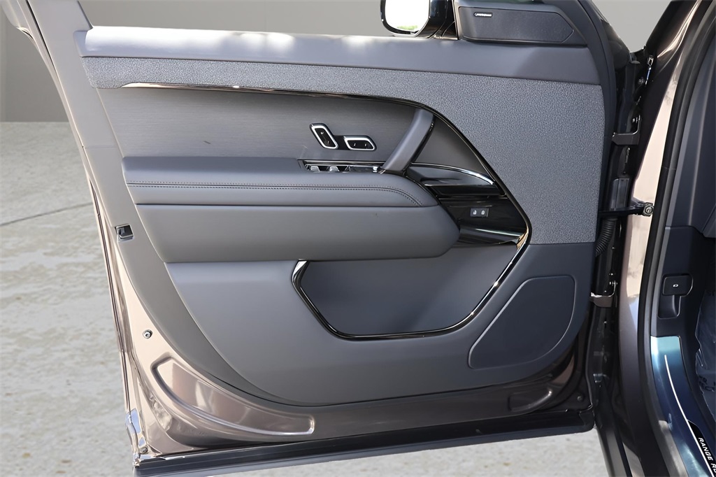 2025 Land Rover Range Rover Sport SE photo 10