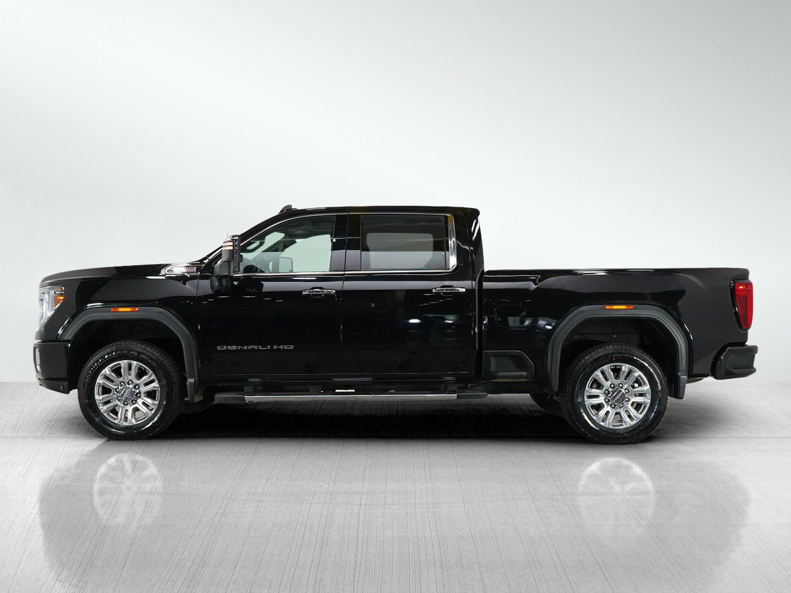 Used 2020 GMC Sierra 2500HD Denali with VIN 1GT19REY0LF331837 for sale in Minneapolis, Minnesota