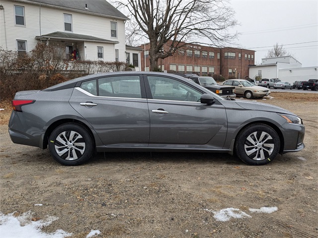 2025 Nissan Altima 2.5 S photo 2