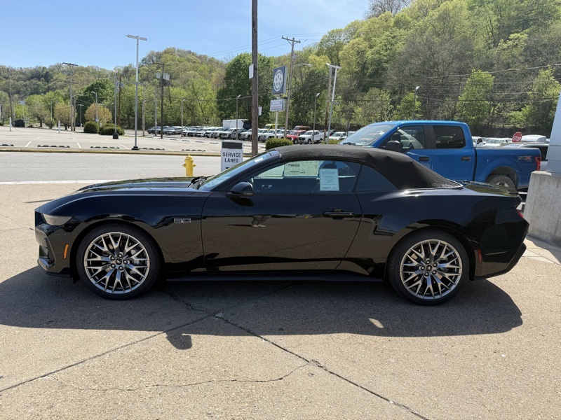 2025 Ford Mustang GT Premium Convertible photo 4