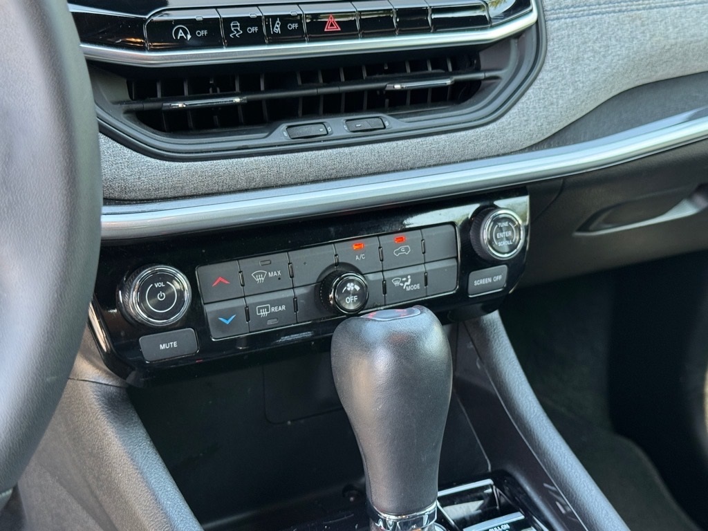2024 Jeep Compass Latitude photo 15