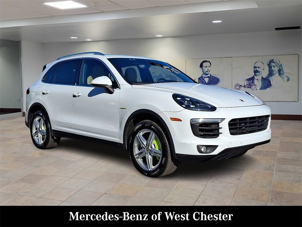 2015 Porsche Cayenne S Hybrid's photo