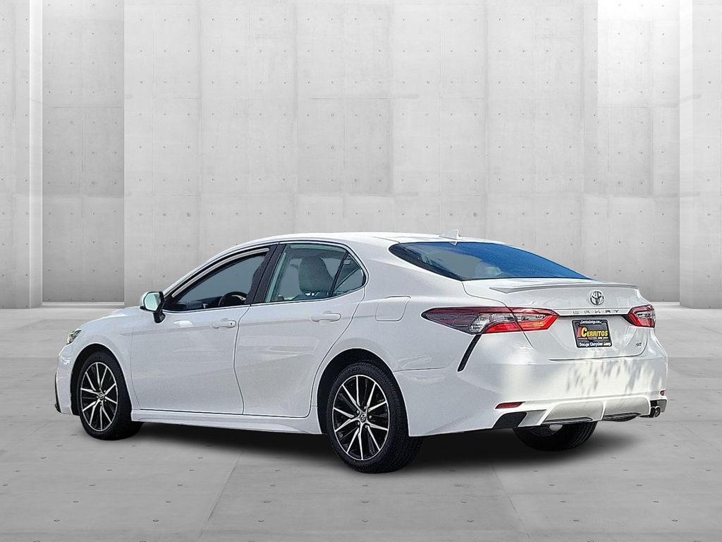 2021 Toyota Camry SE photo 2