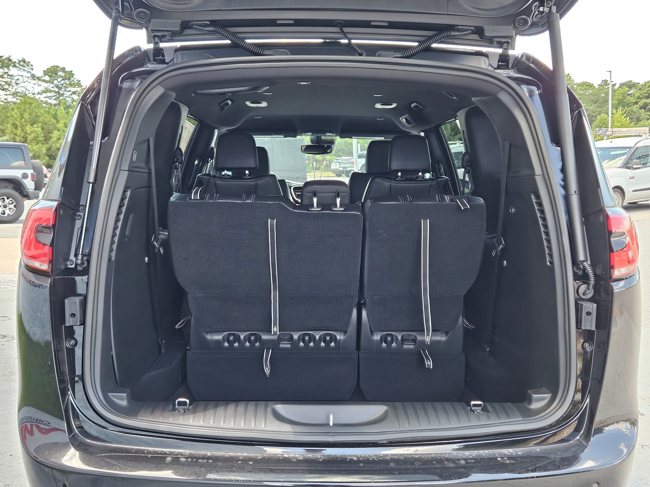 2025 Chrysler Pacifica photo 23