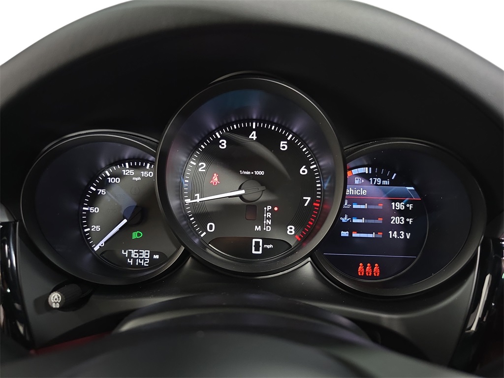2023 Porsche Macan T photo 15