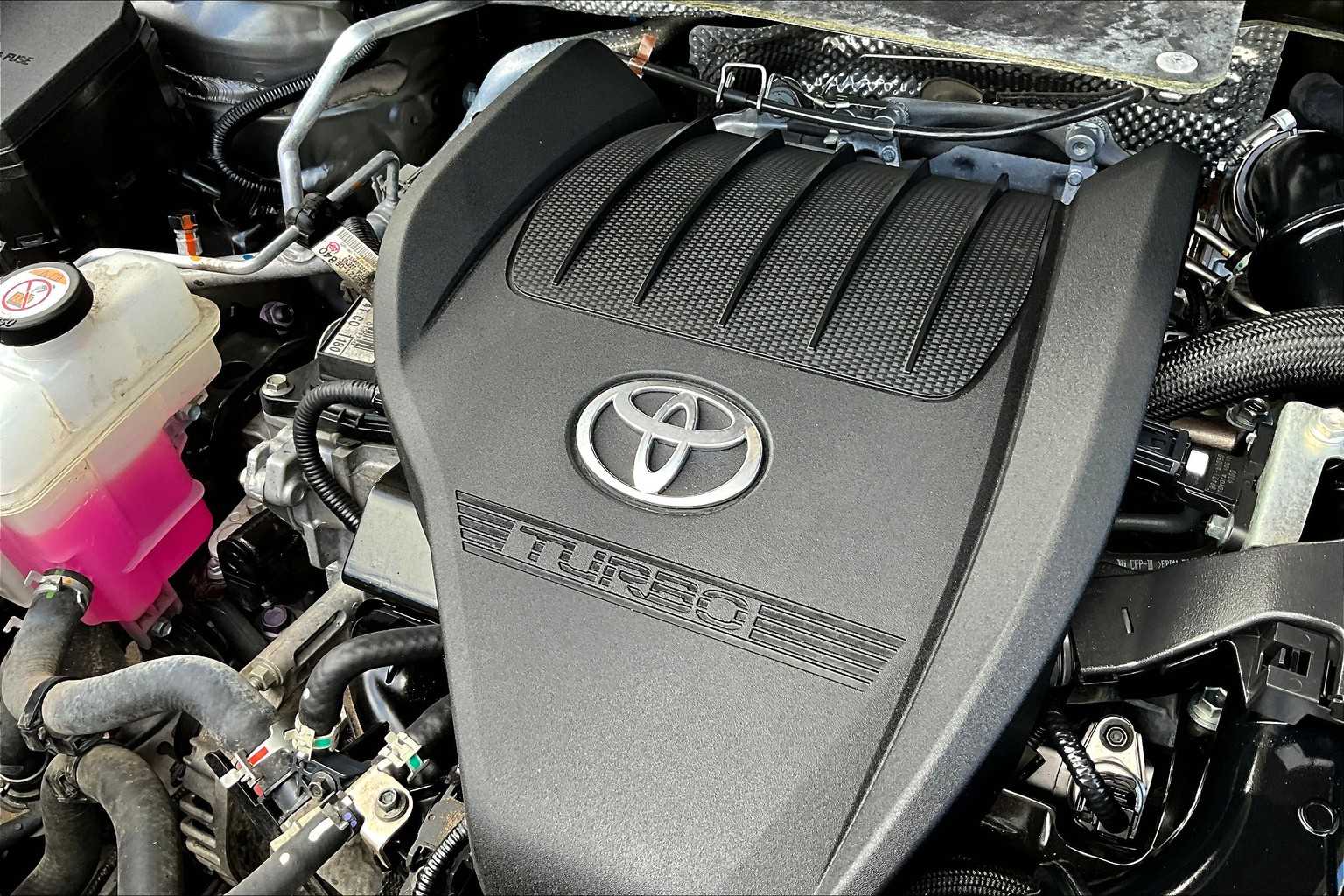2024 Toyota Highlander LE photo 30