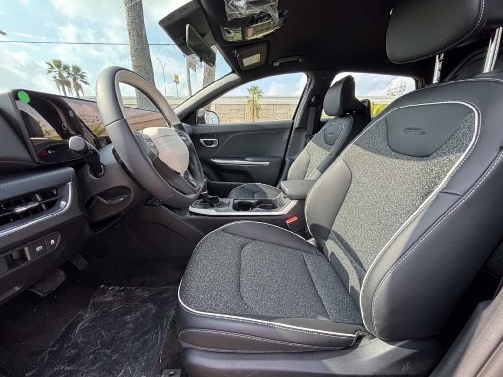 2025 Kia K4 GT-Line photo 11