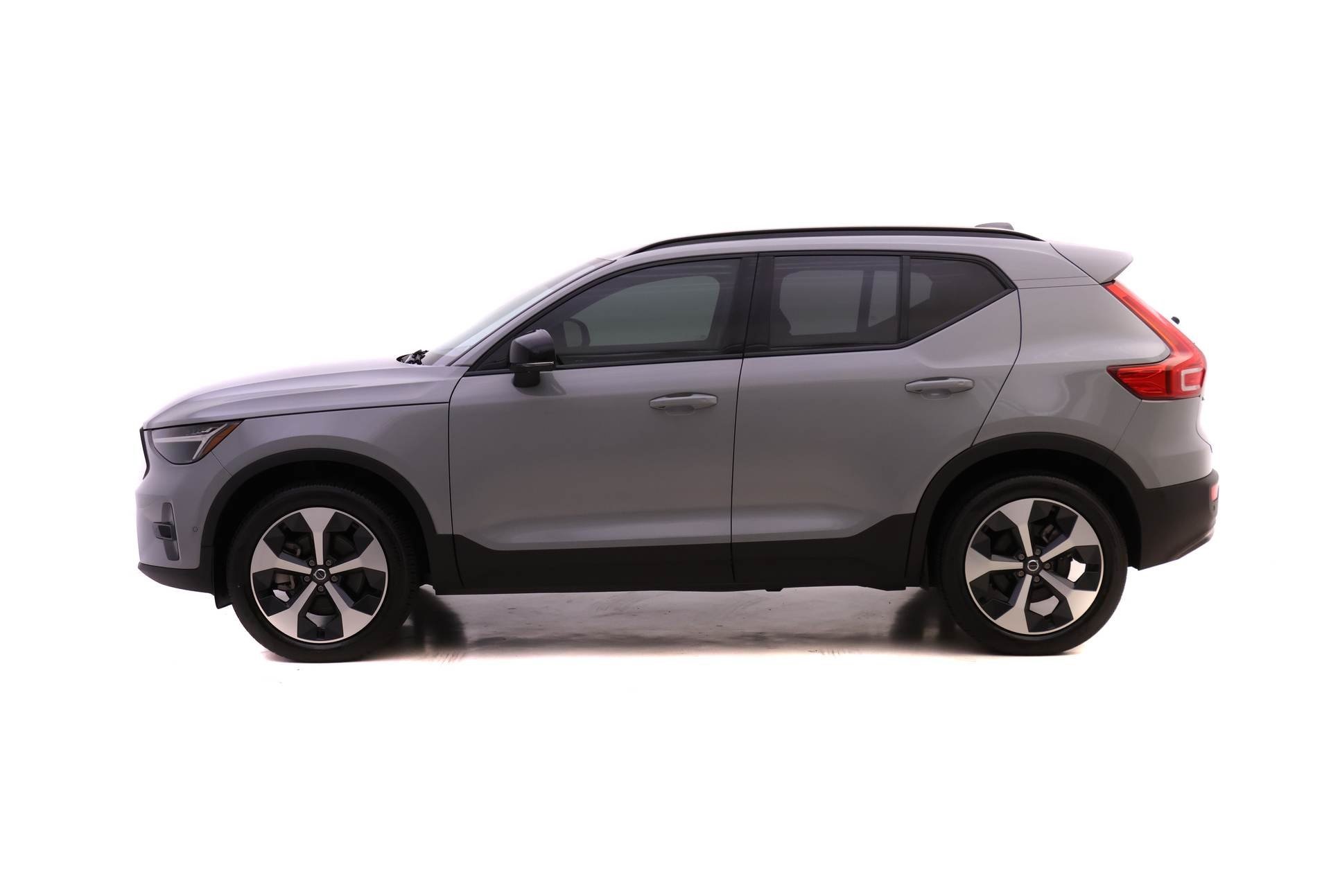 2024 Volvo XC40 Plus photo 3