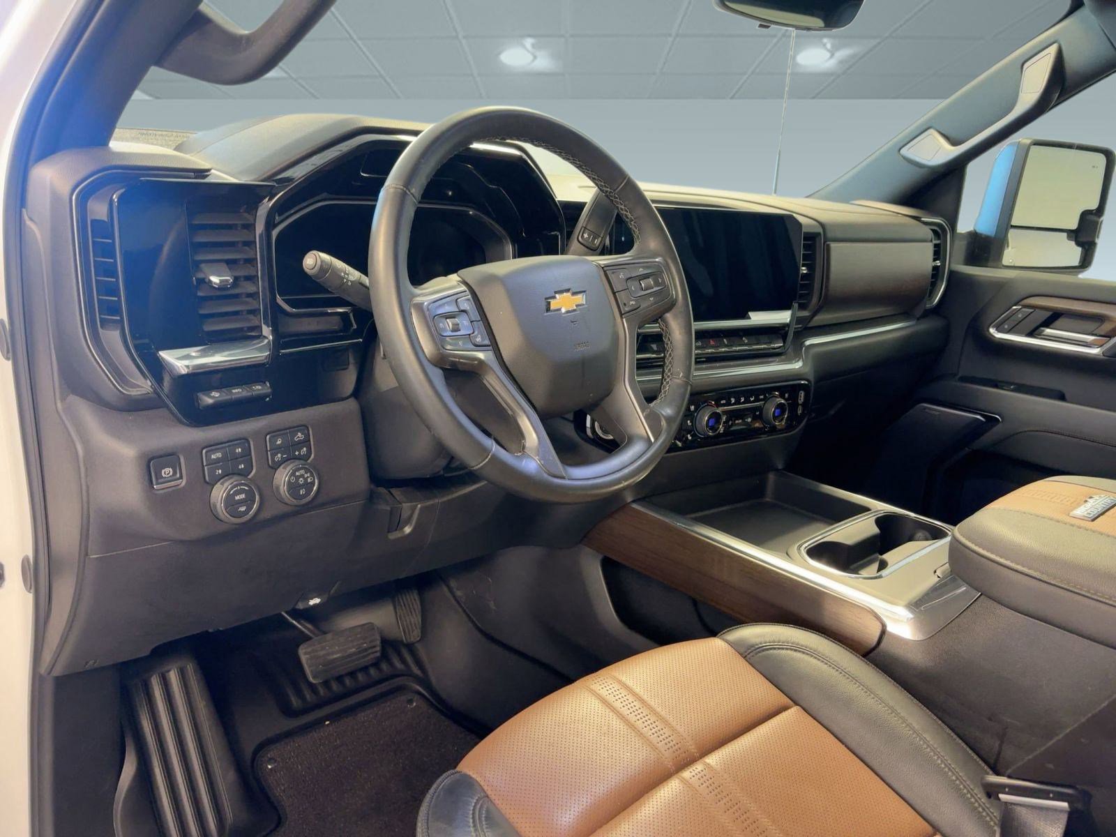 2024 Chevrolet Silverado 2500HD High Country photo 3