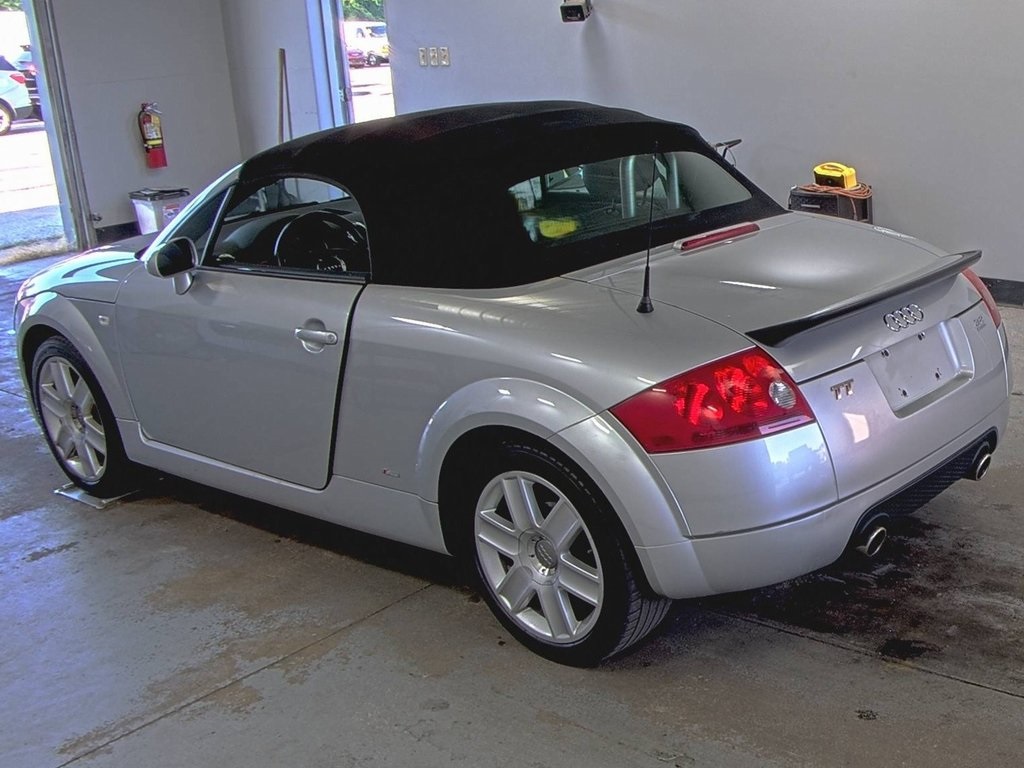2004 Audi TT Roadster photo 4