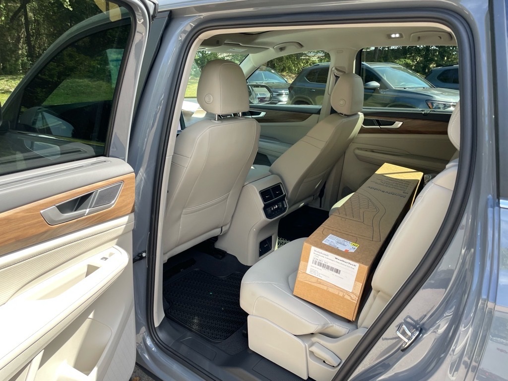 2026 Volkswagen Atlas SE photo 8