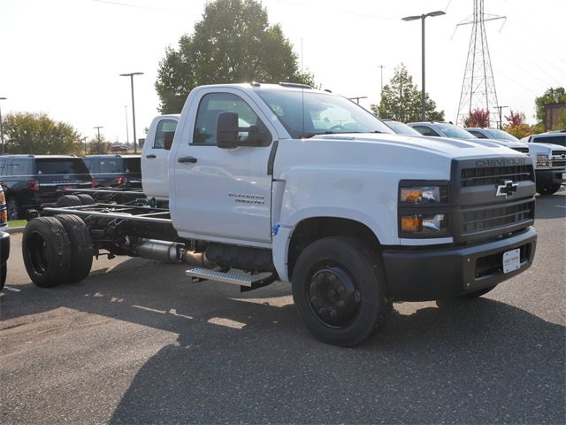2024 Chevrolet Silverado 4500 Medium Duty Chassis Cab Work Truck's photo