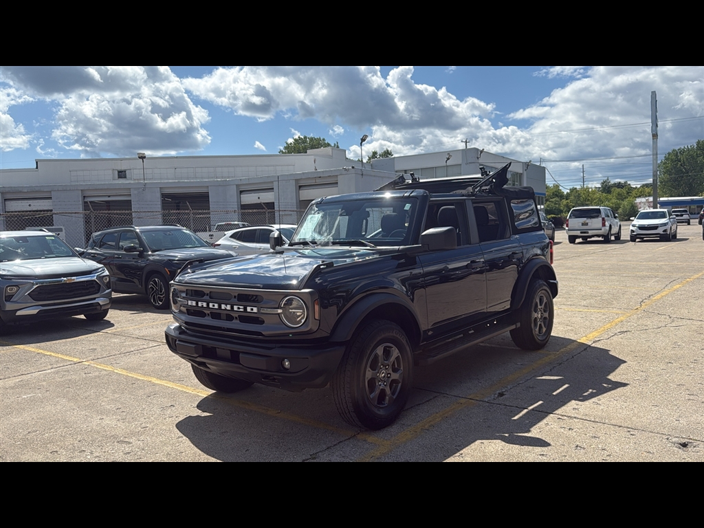 2022 Ford Bronco Base Big Bend Black Diamond Outer Banks photo 2