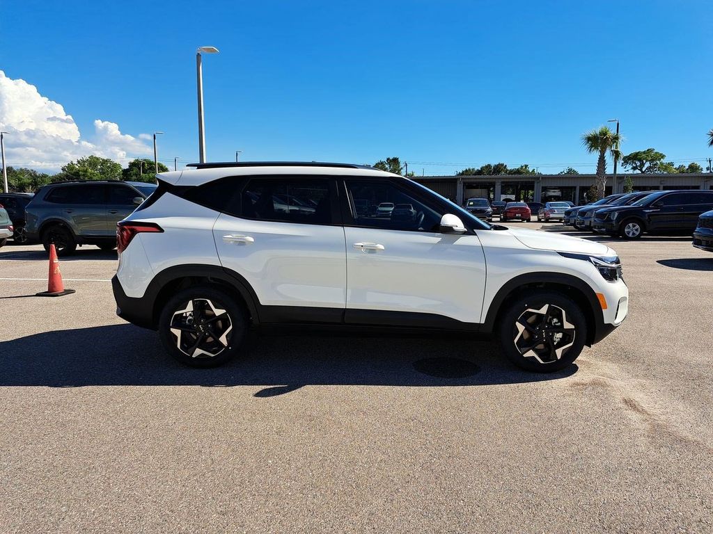 2026 Kia Seltos S photo 2