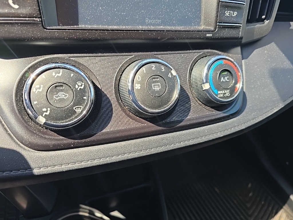 2017 Toyota RAV4 LE photo 13