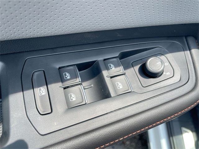 2025 Volkswagen Atlas Peak Edition SE Technology photo 29