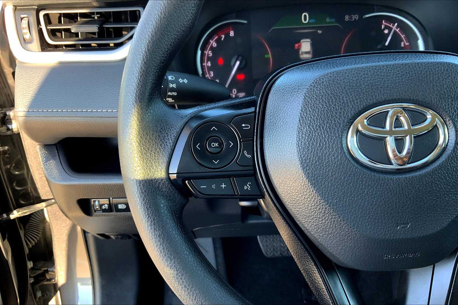 2024 Toyota RAV4 XLE photo 21