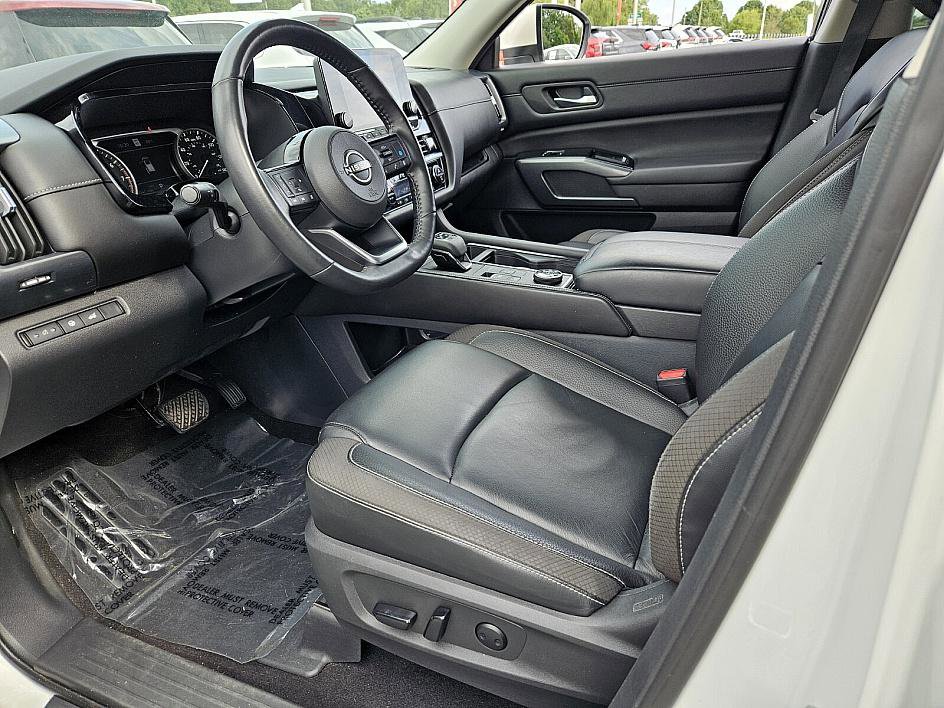 2023 Nissan Pathfinder SL photo 7