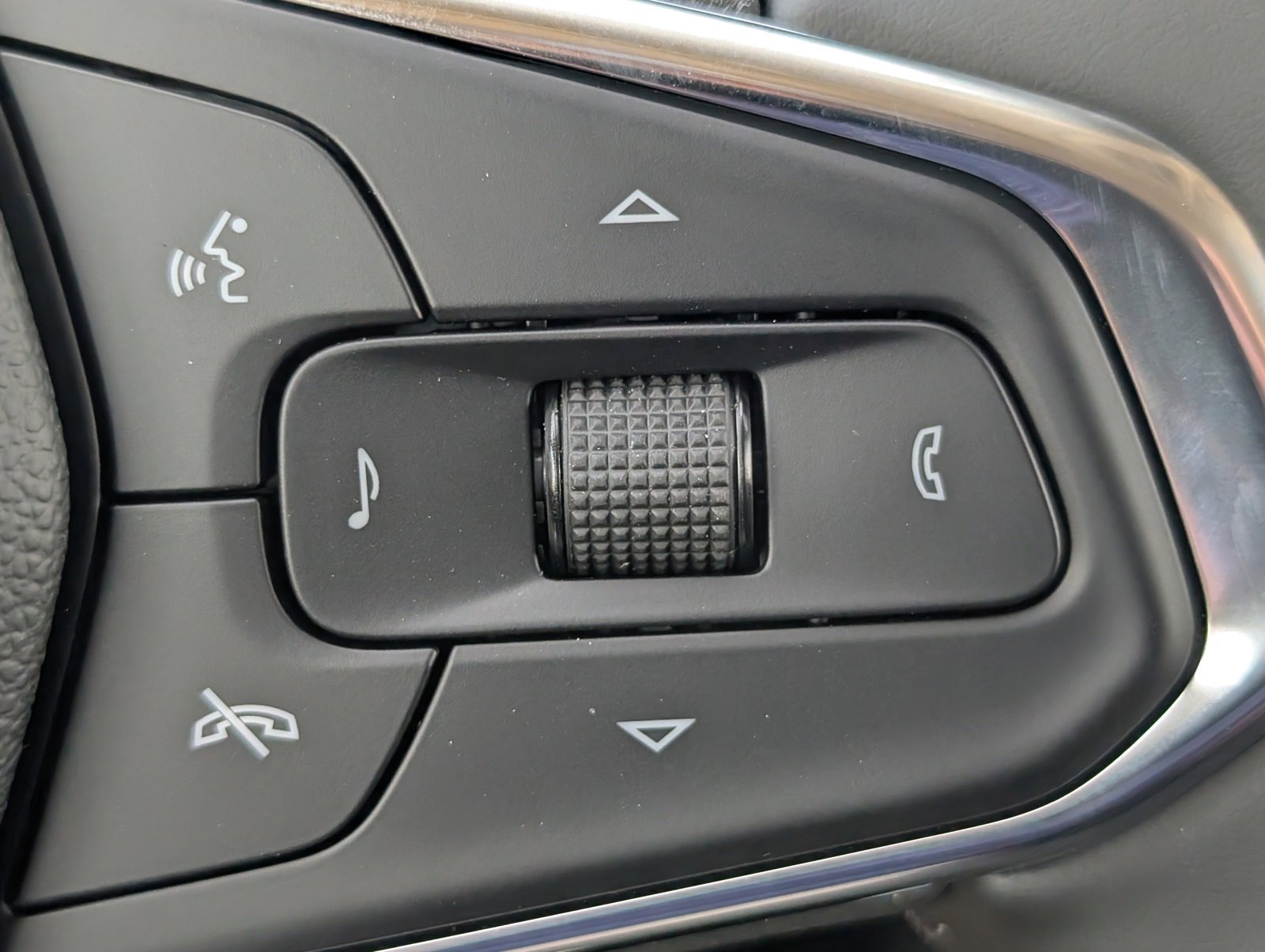 2026 Chevrolet Trax LT photo 12