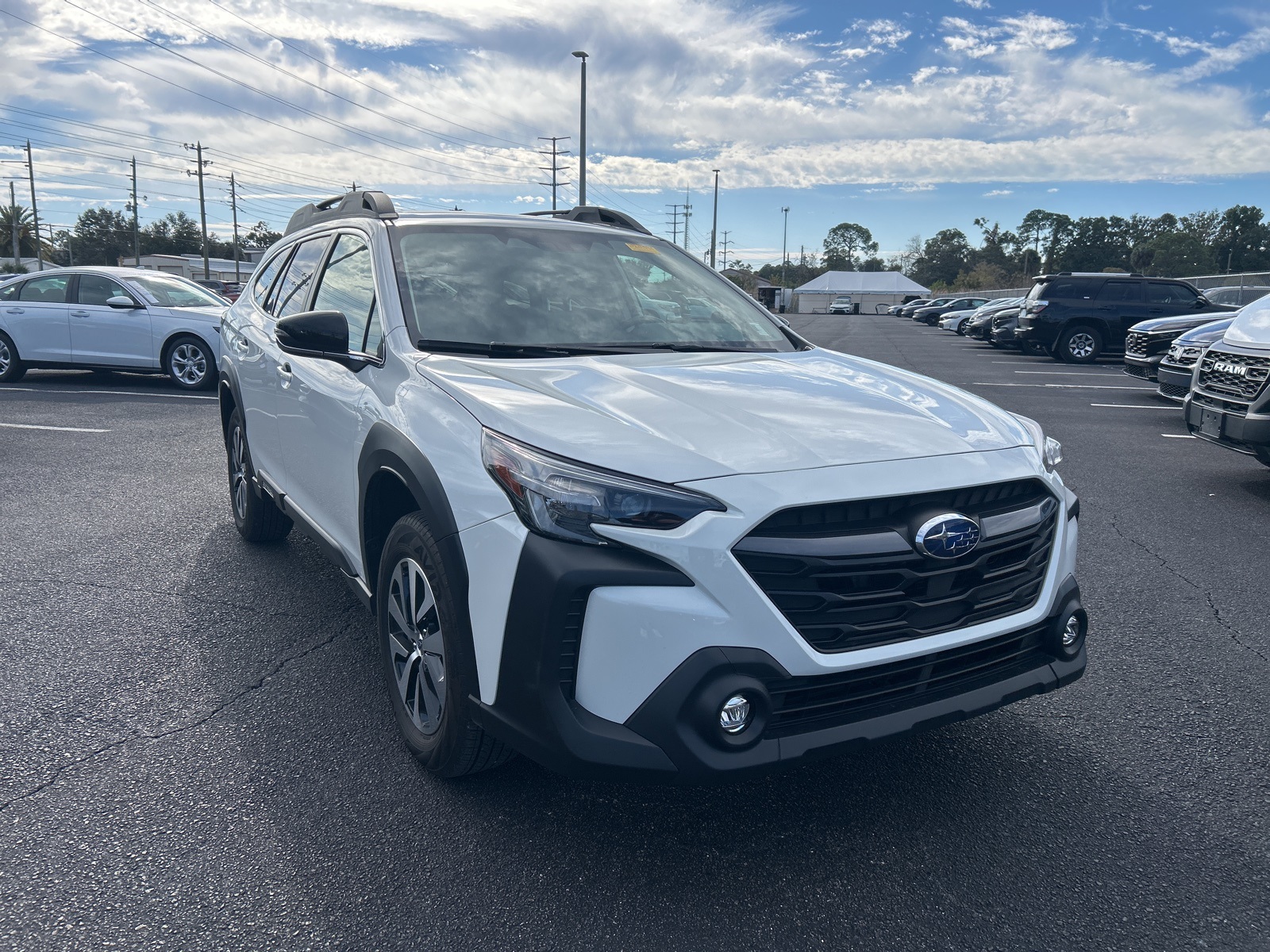 2024 Subaru Outback Premium's photo