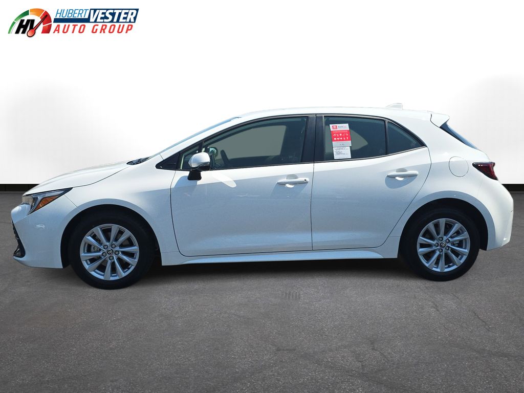 2025 Toyota Corolla Hatchback SE's photo