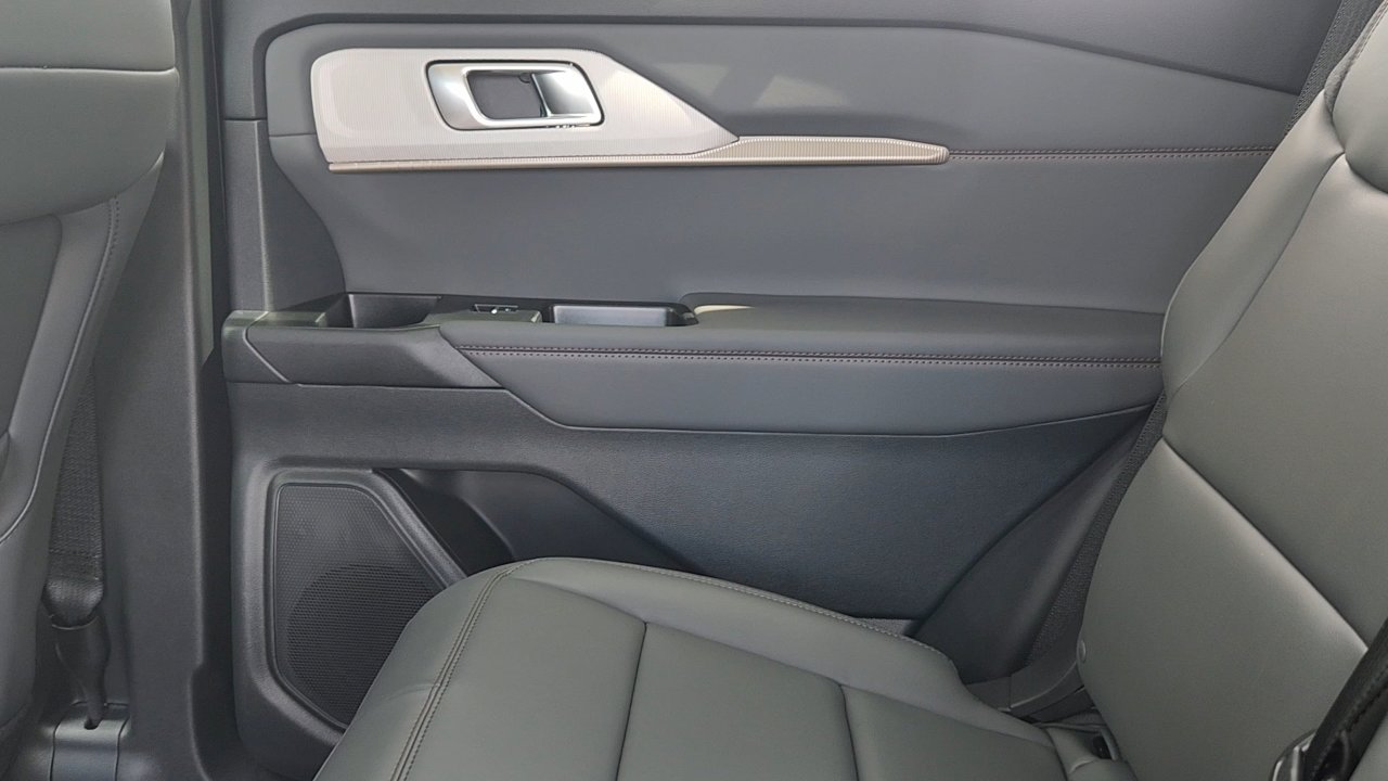2025 Ford Explorer photo 15