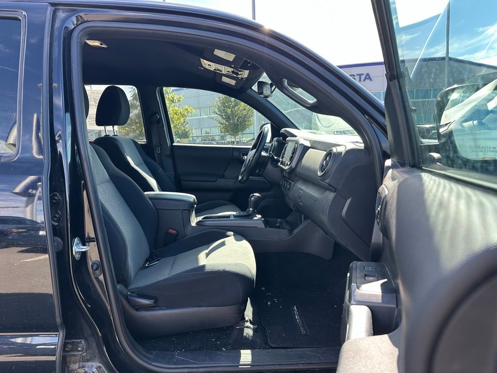 2021 Toyota Tacoma TRD Off-Road photo 6