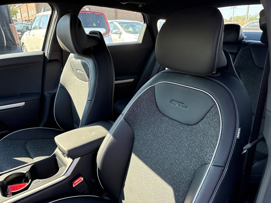 2025 Kia K4 GT-Line photo 12