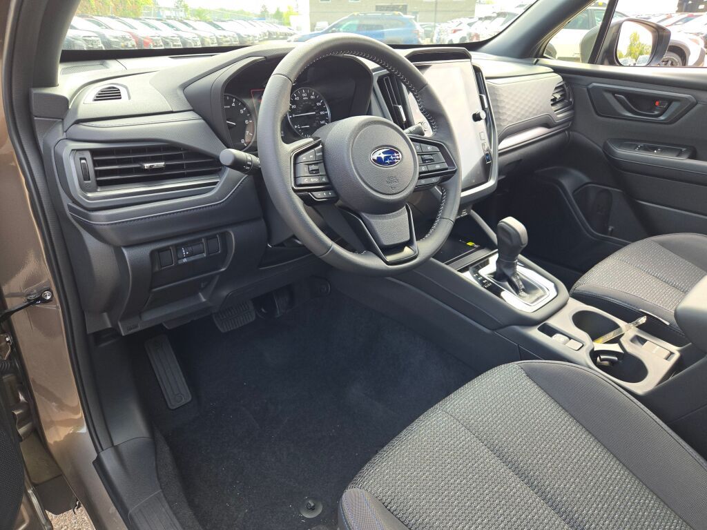 2025 Subaru Forester Premium photo 17