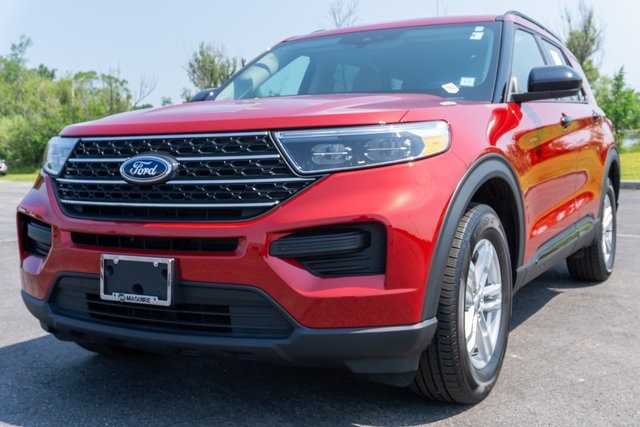 2023 Ford Explorer XLT photo 2