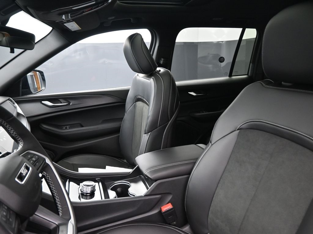 2025 Jeep Grand Cherokee Altitude X photo 30
