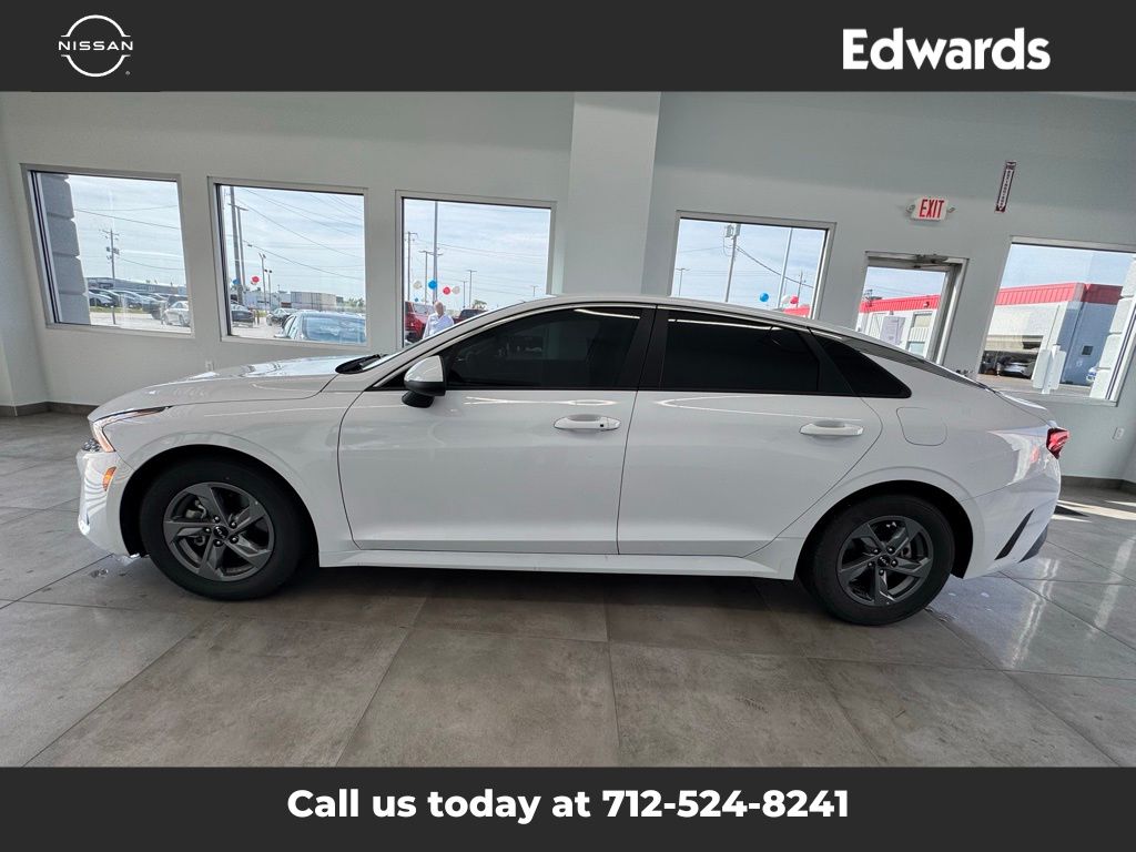 2022 Kia K5 LXS photo 3