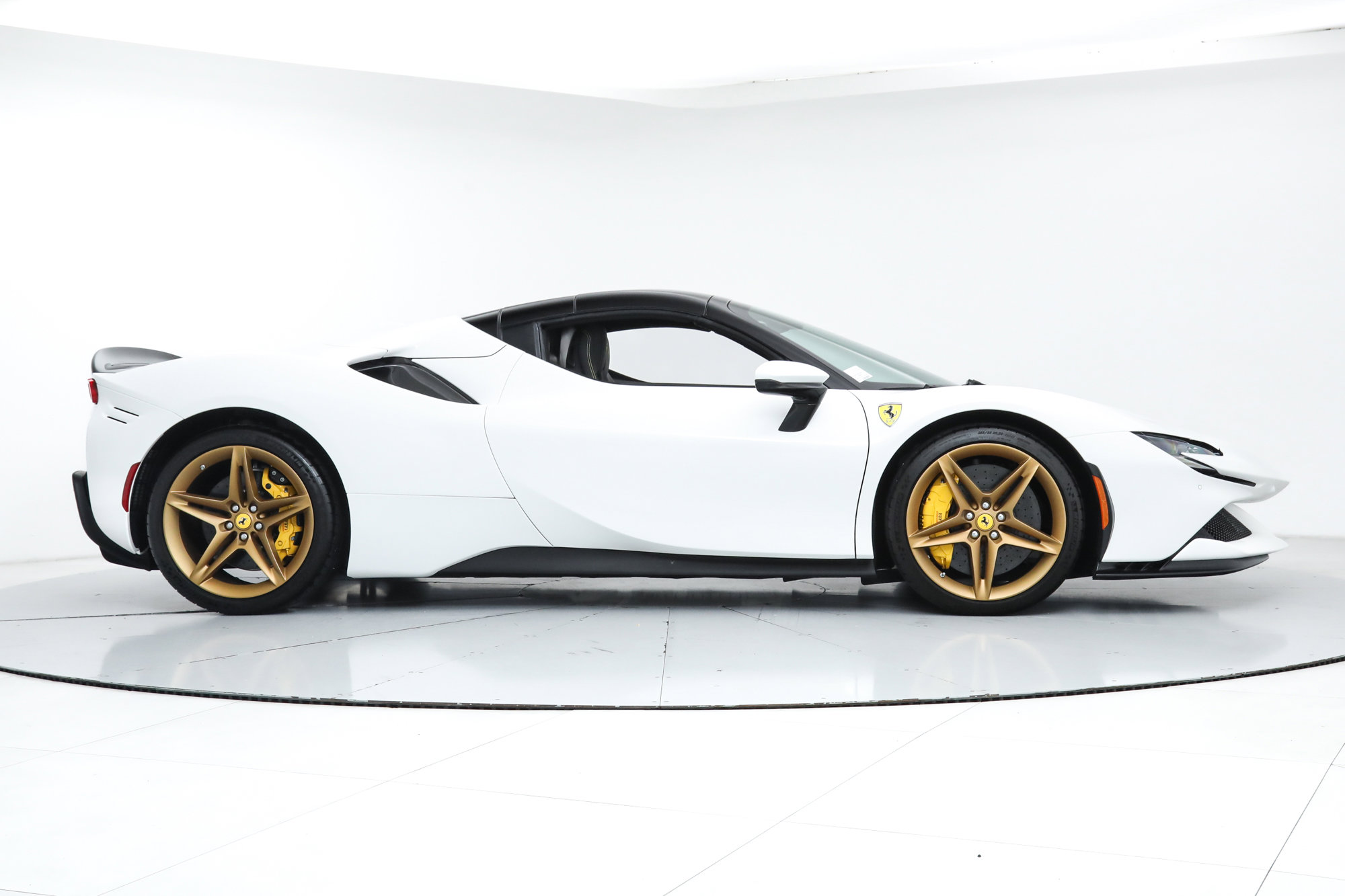 2024 Ferrari SF90 Spider photo 10