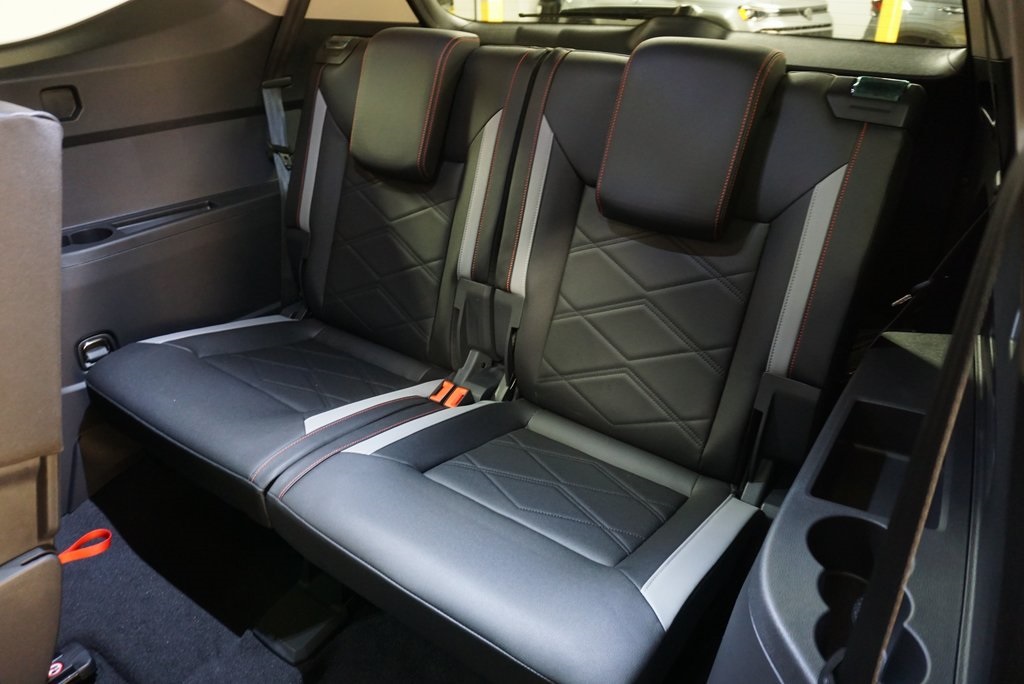 2025 Volkswagen Atlas Peak Edition SE photo 12