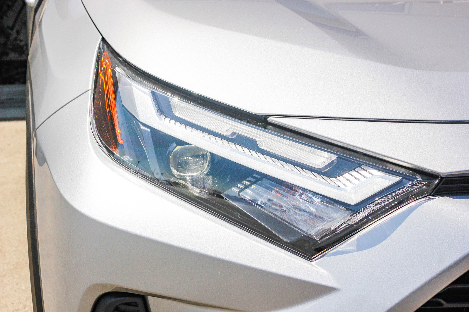 2025 Toyota RAV4 Hybrid LE photo 4