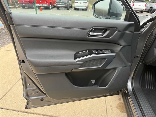 2025 Nissan Pathfinder SL photo 24