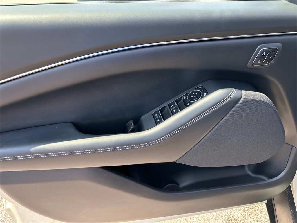 2025 Ford Mustang Mach-E Select photo 17
